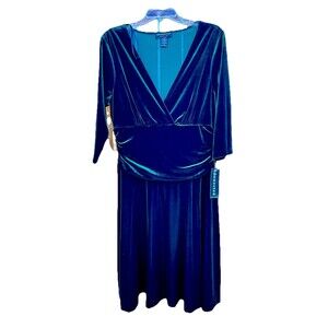 Women’s Velvet Dress Spruce Green 3/4 Sleeves Size 16 Fit & Flair party dress